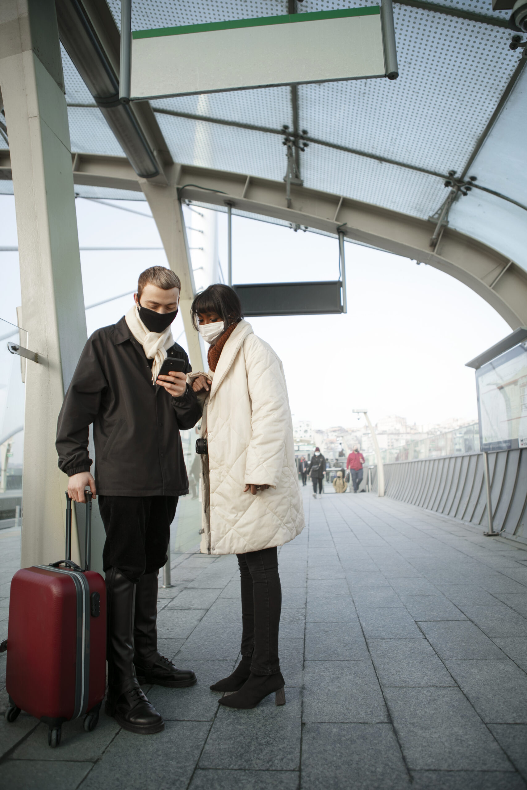 male-female-tourists-checking-their-smartphone-outdoors taxi to gatwick airport